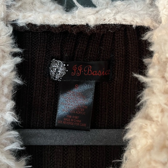 JJ Basics Sherpa Vest - Picture 2 of 3